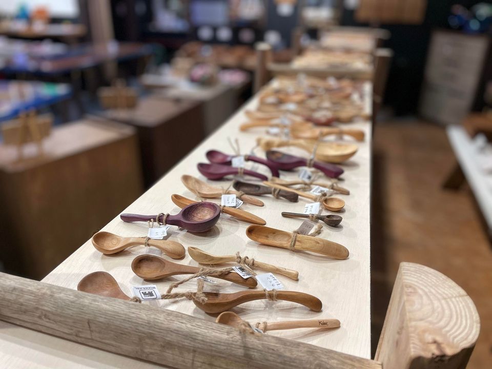 木製ハシゴの店舗什器1