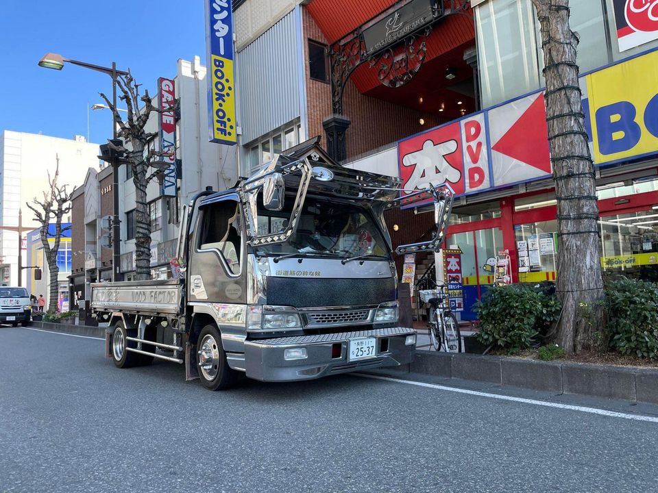 おはようございます。今朝も少し早めの5時前の工場入り。星1