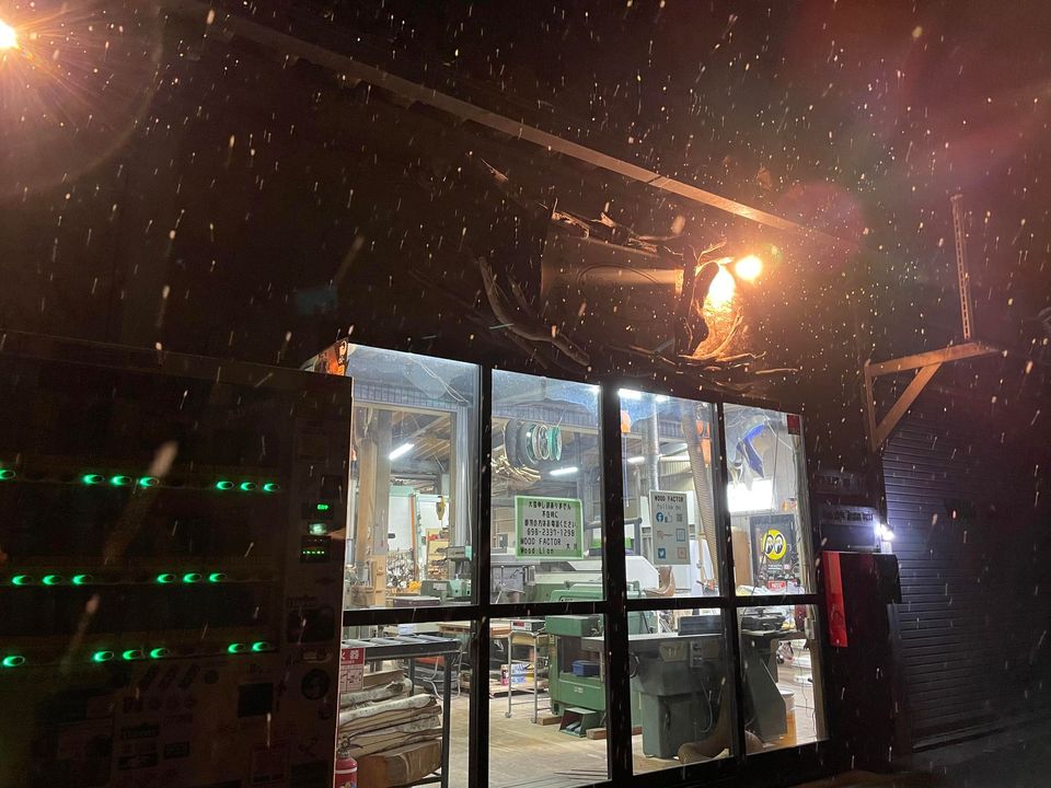 雪が降ると急に年末らしくなってくる。2